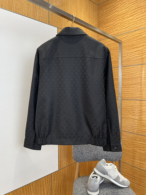 グッチ ダークカラーのGGモノグラム柄ラペルジャケット