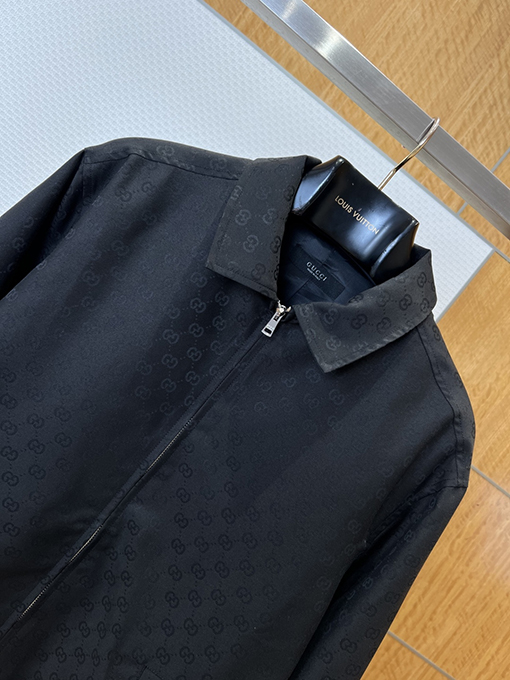 グッチ ダークカラーのGGモノグラム柄ラペルジャケット