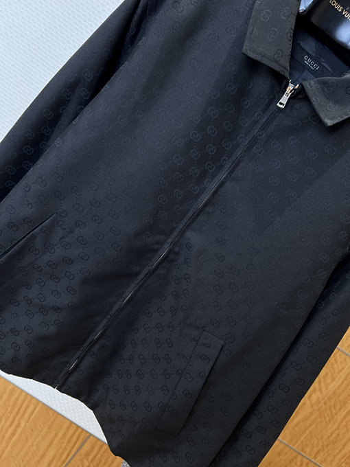 グッチ ダークカラーのGGモノグラム柄ラペルジャケット