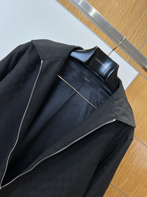 グッチ ダークカラーのGGモノグラム柄ラペルジャケット