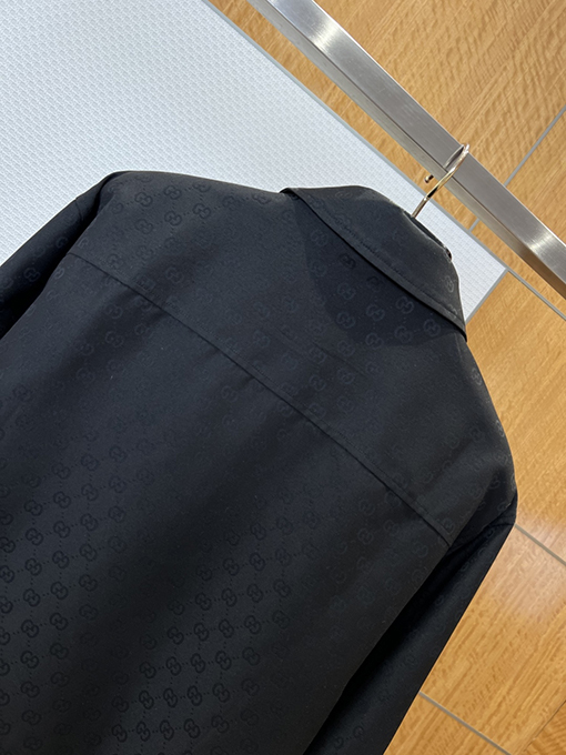 グッチ ダークカラーのGGモノグラム柄ラペルジャケット
