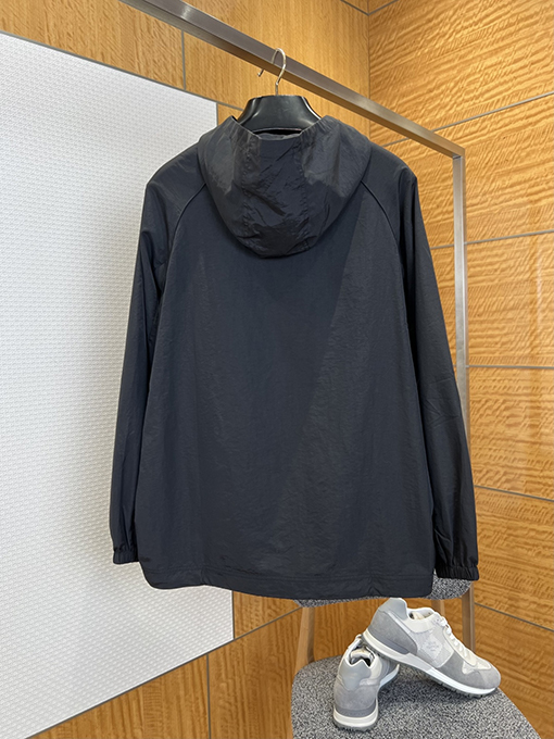 バレンシアガコピー BALENCIAGA 刺繍ロゴ入りフード付き防風ジャケット
