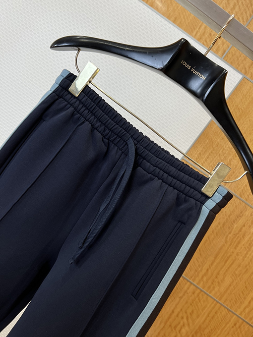 アミリコピー カラーブロックのサイドストライプ入りストレートレッグニットスウェットパンツ