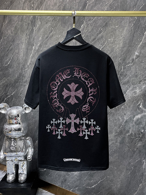 クロムハーツ ラインストーン付き蹄鉄とサンスクリット文字の十字架がデザインされた半袖Tシャツ