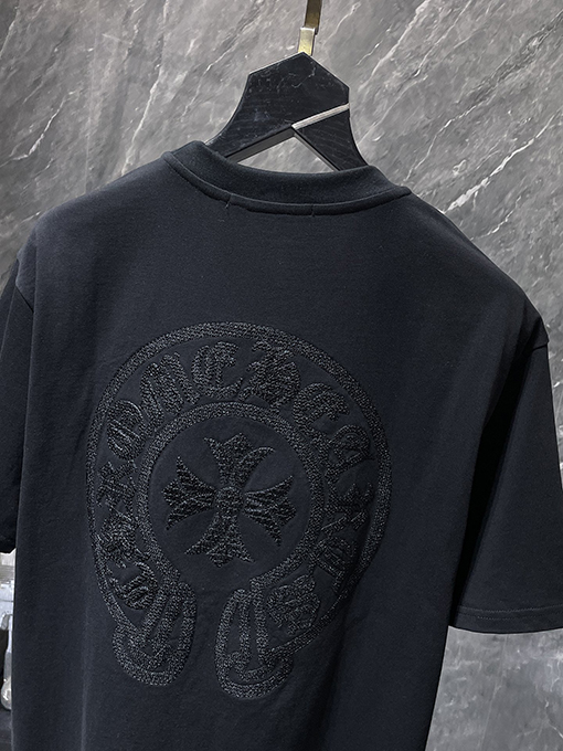 クロムハーツ 馬蹄形のサンスクリット十字が透かし彫りされた半袖Tシャツ