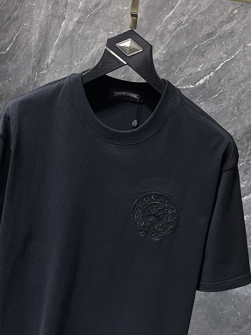 クロムハーツ 馬蹄形のサンスクリット十字が透かし彫りされた半袖Tシャツ