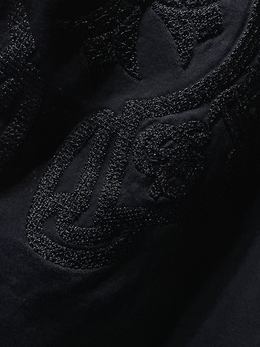 クロムハーツ 馬蹄形のサンスクリット十字が透かし彫りされた半袖Tシャツ