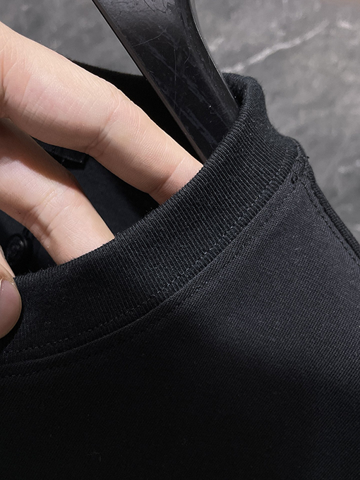 クロムハーツ 馬蹄形のサンスクリット十字が透かし彫りされた半袖Tシャツ