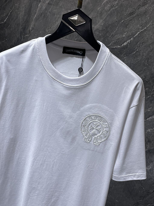 クロムハーツ 馬蹄形のサンスクリット十字が透かし彫りされた半袖Tシャツ