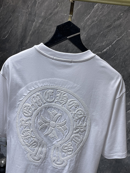 クロムハーツ 馬蹄形のサンスクリット十字が透かし彫りされた半袖Tシャツ