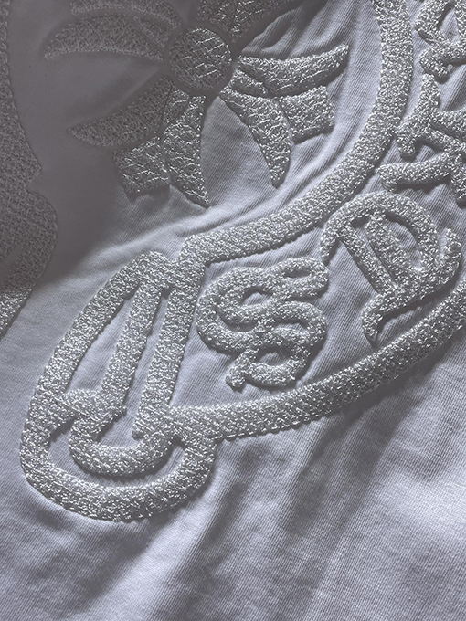 クロムハーツ 馬蹄形のサンスクリット十字が透かし彫りされた半袖Tシャツ