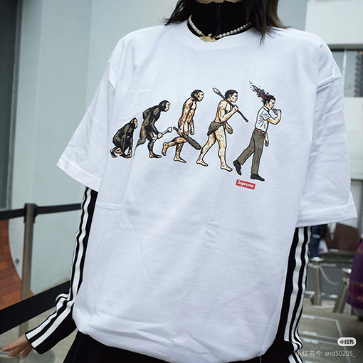 シュプリームSupreme SS26 EVOLUTION TEE クラシックな人類進化プリントの半袖Tシャツ