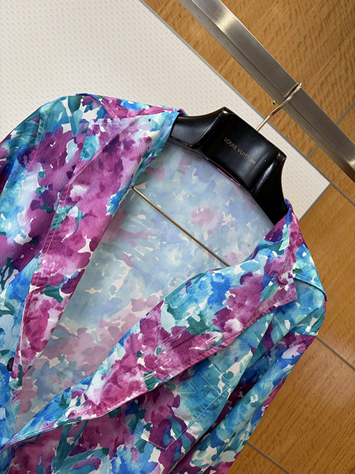プラダコピー クラシックなポケット装飾付き水彩画風花柄プリント長袖シャツ