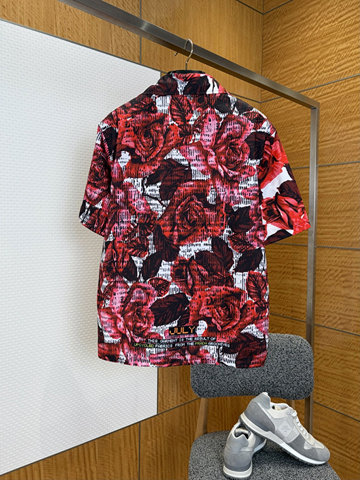 プラダ バラ柄の三角形ロゴ入り半袖シャツ