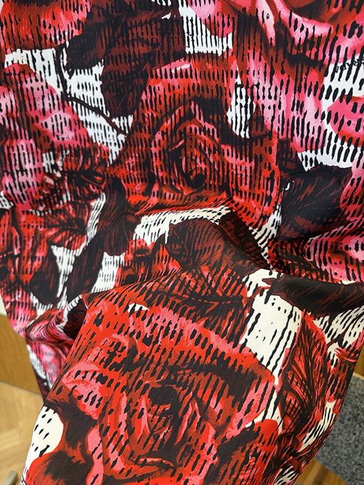 プラダ バラ柄の三角形ロゴ入り半袖シャツ