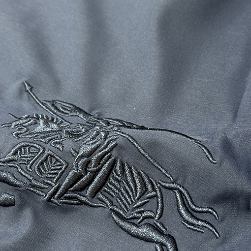 バーバリーコピー 両面クラシックなウォーホースのロゴ刺繍りリバーシブルフード付きウィンドブレーカージャケット