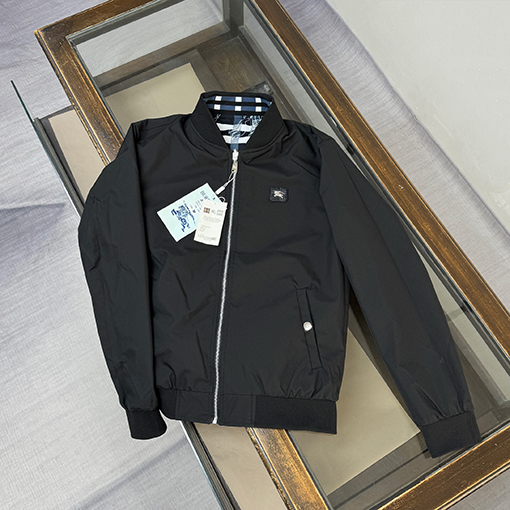 バーバリー BURBERRY 両面リバーシブルのカジュアルなベースボールジャケット