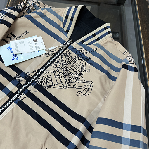 バーバリー BURBERRY 両面リバーシブルのカジュアルなベースボールジャケット