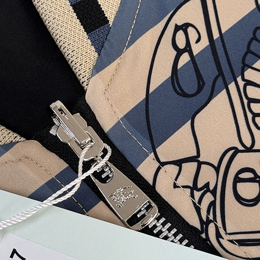 バーバリー BURBERRY 両面リバーシブルのカジュアルなベースボールジャケット