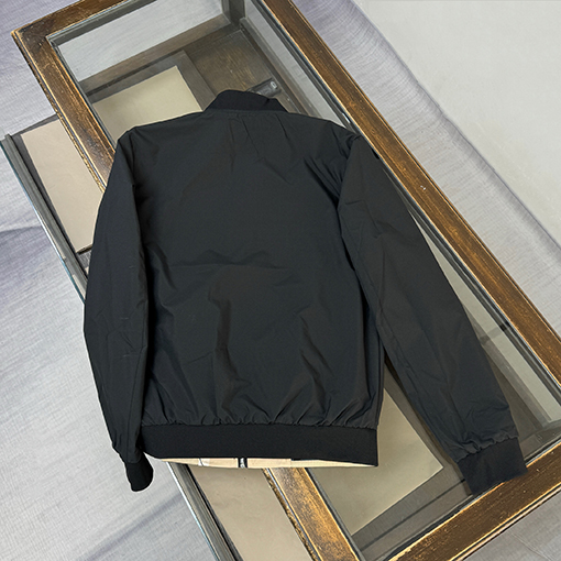 バーバリー BURBERRY 両面リバーシブルのカジュアルなベースボールジャケット