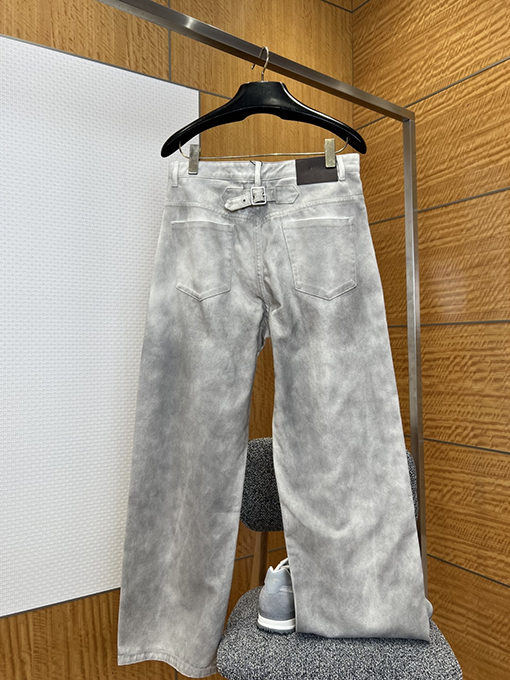 ロエベ ダメージのウォッシュドパンツ