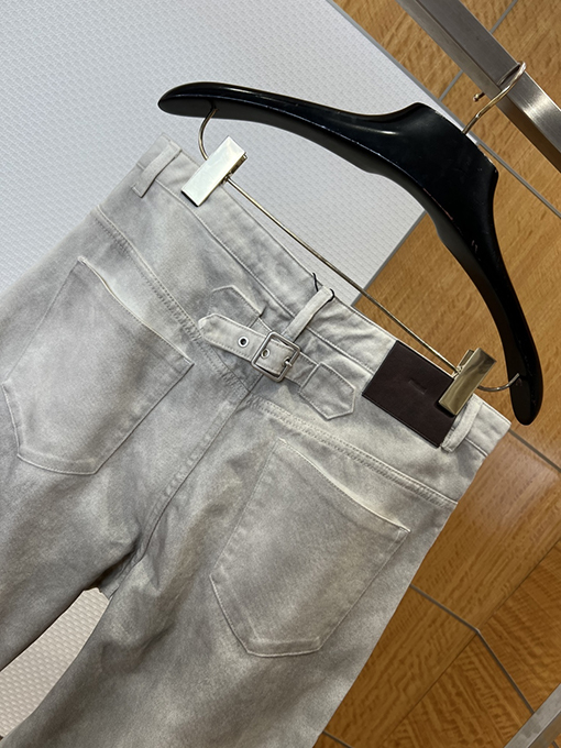ロエベ ダメージのウォッシュドパンツ