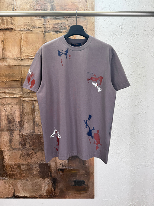 ルイヴィトンスーパーコピー 刺繍ロゴ入りインクが飛び散ったデザインの半袖Tシャツ