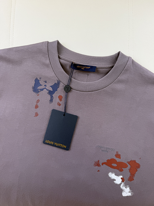 ルイヴィトンスーパーコピー 刺繍ロゴ入りインクが飛び散ったデザインの半袖Tシャツ