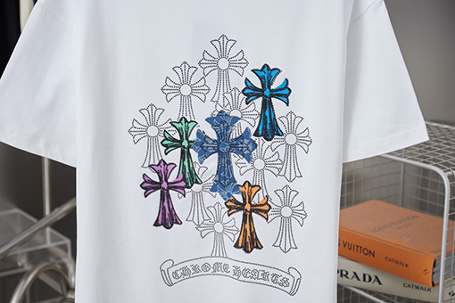 クロムハーツスーパーコピー デジタルプリントによるデニムクロスラインストーン半袖Tシャツ