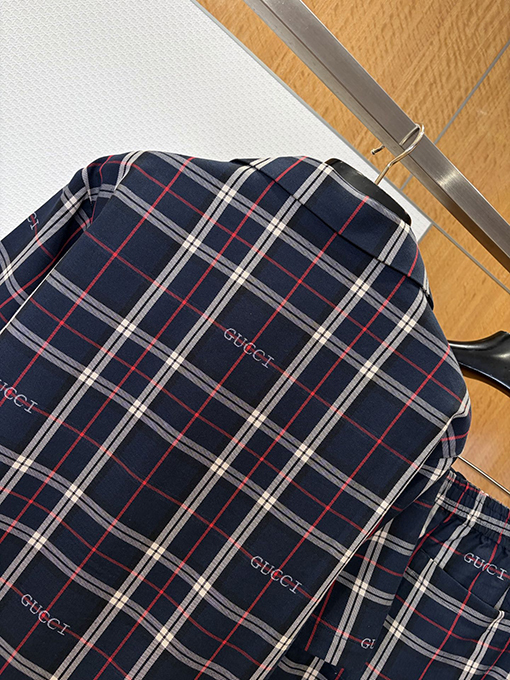 グッチスーパーコピー チェック柄のレタープリント半袖シャツとショートパンツのセット