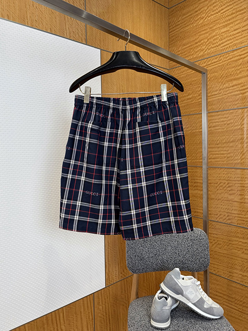 グッチスーパーコピー チェック柄のレタープリント半袖シャツとショートパンツのセット