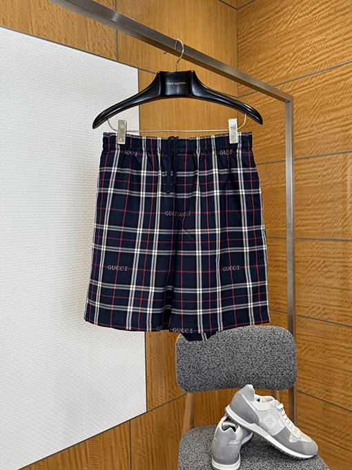 グッチスーパーコピー チェック柄のレタープリント半袖シャツとショートパンツのセット