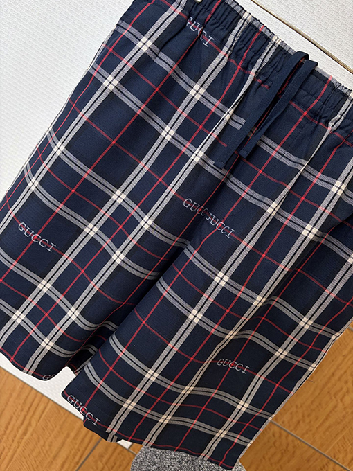 グッチスーパーコピー チェック柄のレタープリント半袖シャツとショートパンツのセット