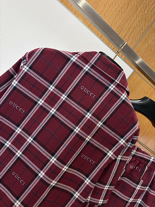 グッチスーパーコピー チェック柄のレタープリント半袖シャツとショートパンツのセット