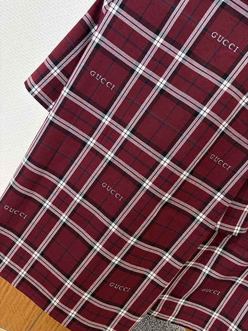 グッチスーパーコピー チェック柄のレタープリント半袖シャツとショートパンツのセット
