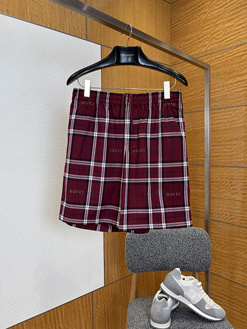 グッチスーパーコピー チェック柄のレタープリント半袖シャツとショートパンツのセット