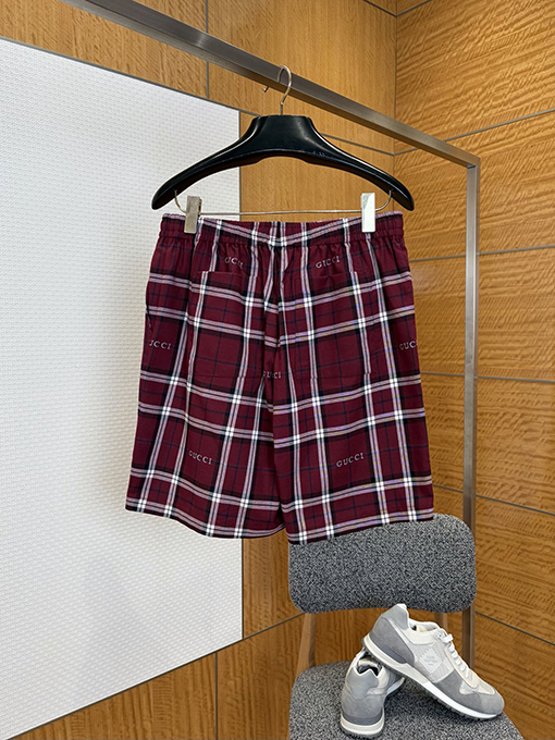 グッチスーパーコピー チェック柄のレタープリント半袖シャツとショートパンツのセット