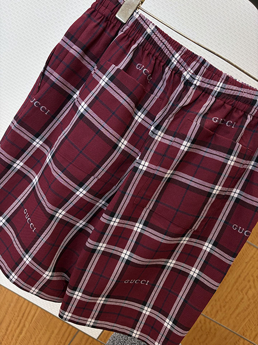 グッチスーパーコピー チェック柄のレタープリント半袖シャツとショートパンツのセット