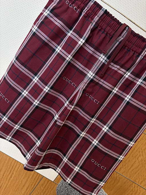 グッチスーパーコピー チェック柄のレタープリント半袖シャツとショートパンツのセット