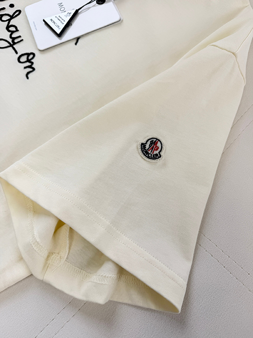 モンクレール レタープリント半袖Tシャツ