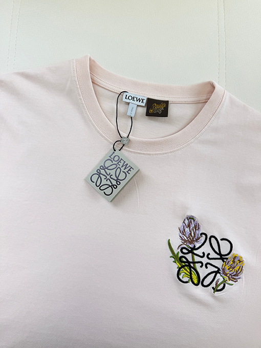 ロエベコピー アザミ柄の文字ロゴ刺繍入り半袖Tシャツ