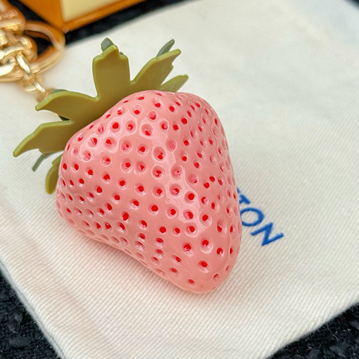 ルイヴィトンスーパーコピー LV Fruits イチゴのキーホルダー