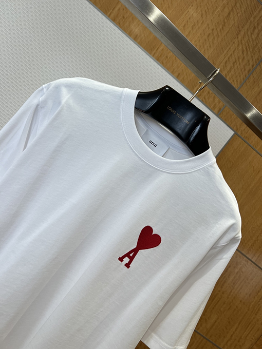 アミ ハート刺繍入りクルーネック半袖Tシャツ