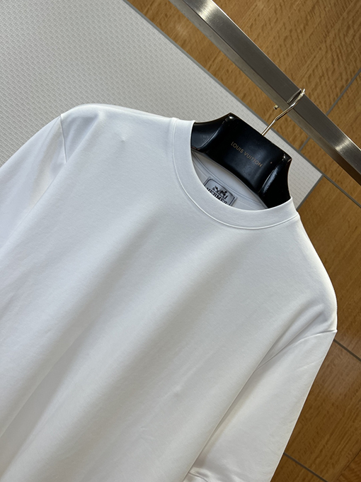 エルメス 袖口にコントラストステッチがされた半袖Tシャツ