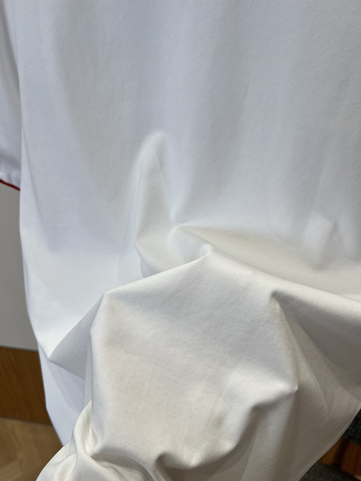 エルメス 袖口にコントラストステッチがされた半袖Tシャツ