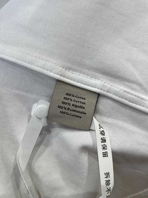 エルメス 袖口にコントラストステッチがされた半袖Tシャツ