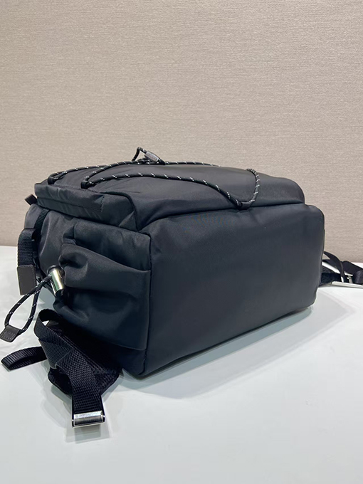 プラダ Re-Nylon 新しい多機能バックパック