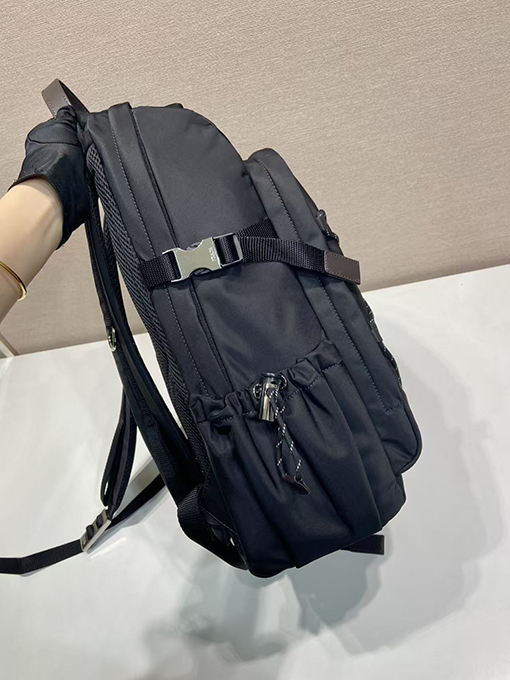 プラダ Re-Nylon 新しい多機能バックパック