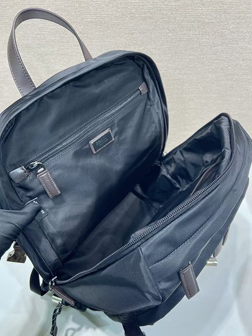 プラダ Re-Nylon 新しい多機能バックパック