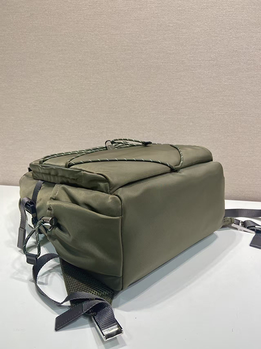 プラダ Re-Nylon 新しい多機能バックパック